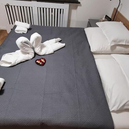 Studio Apartment Naehe S-Bahn Inklusive Parkplatz Oberesslingen エクステリア 写真